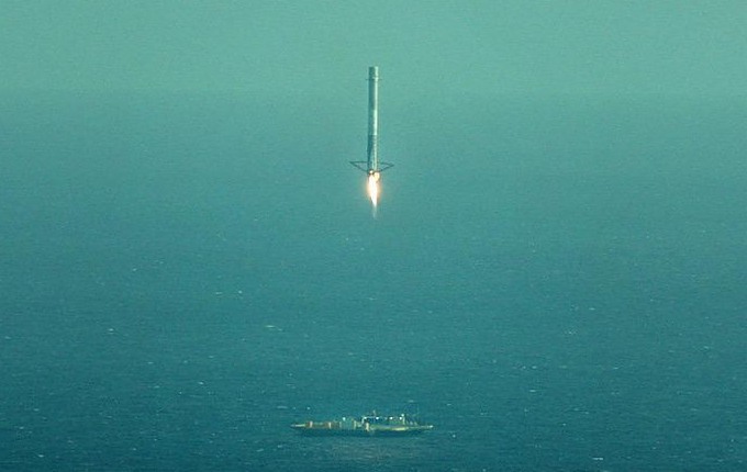 Видеозапись жесткой посадки Falcon 9 на плавучую платформу.